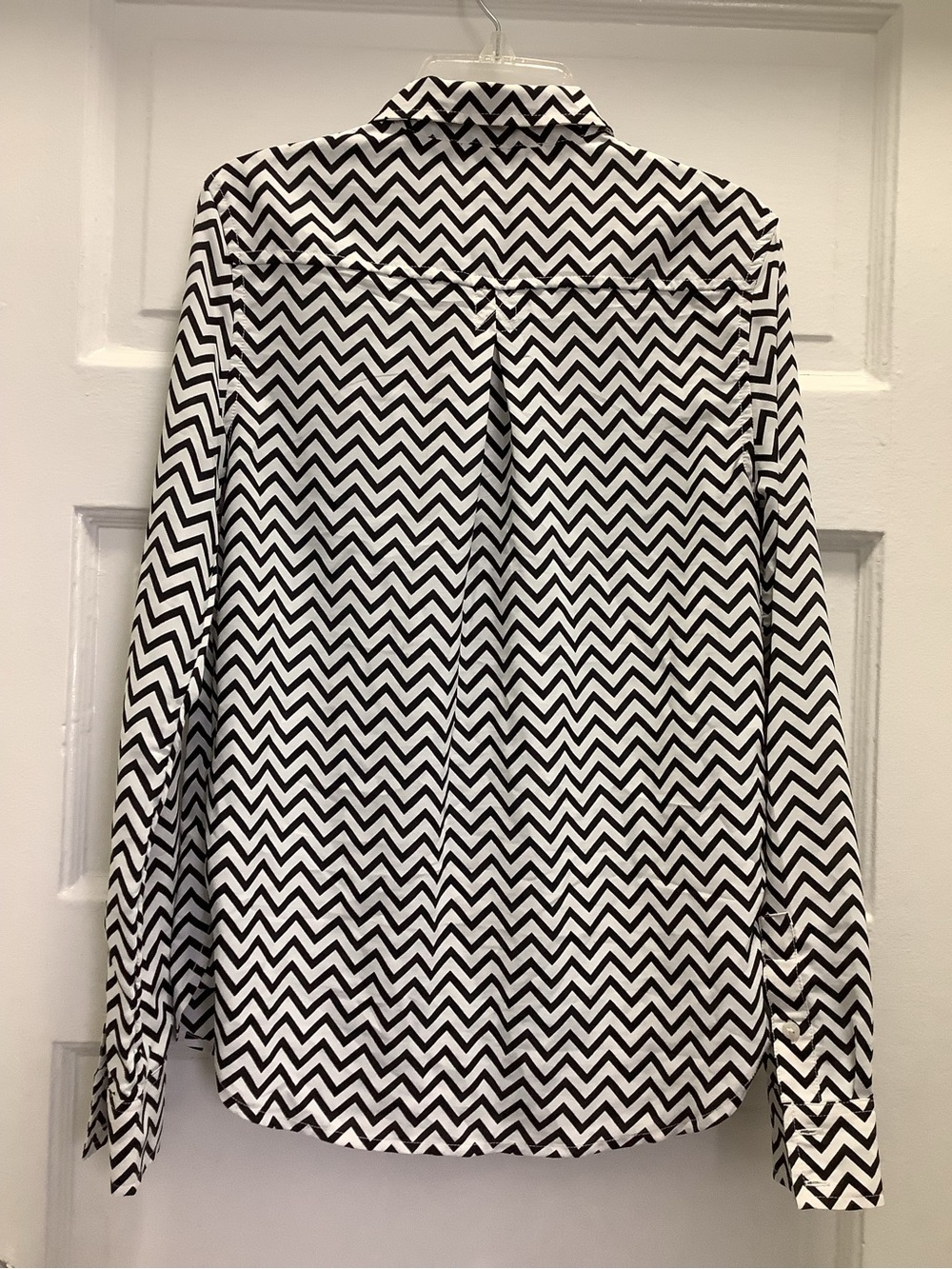 American Eagle Outfitters Black & White Chevron Button-Down Shirt - Picture 3 of 9